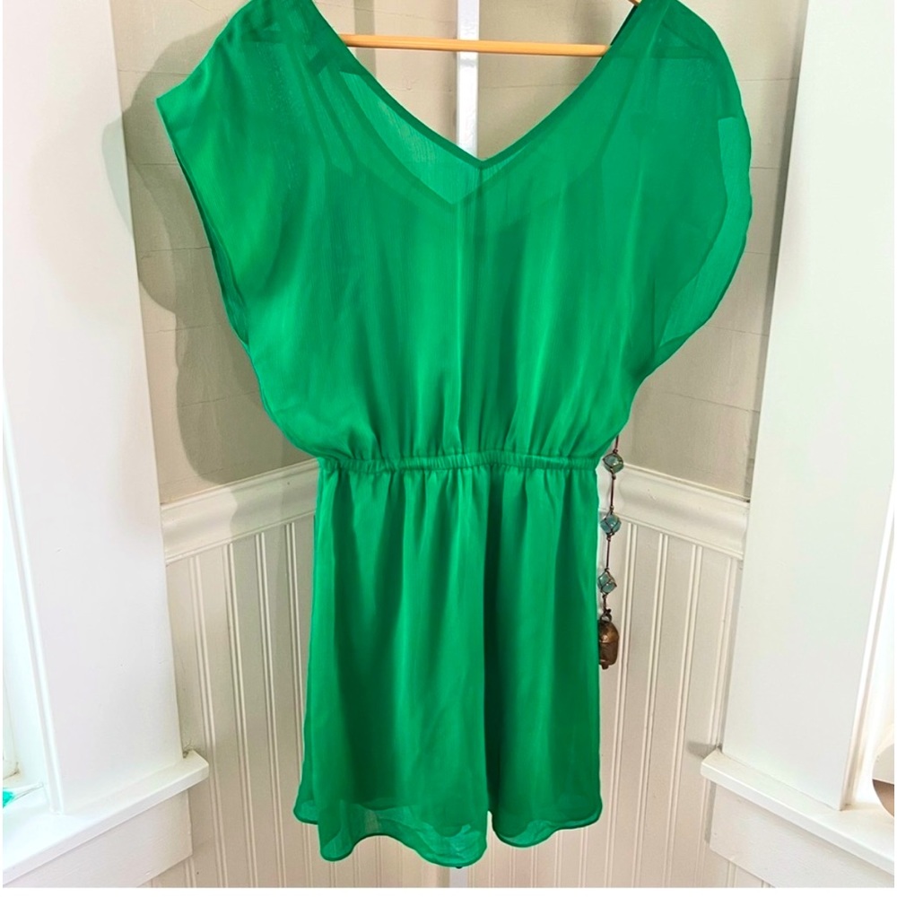 Express Gorgeous Kelly green dress!!!